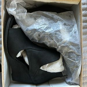 Very G Brand New Wedges